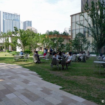 Azabudai Hills (Tokyo), Terrace and central green space of the complex