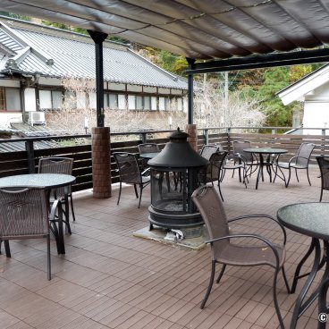Kakurinbo (Minobu, Mount Fuji), Outdoor terrace of the Buddhist inn