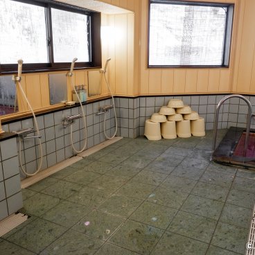 Kakurinbo (Minobu, Mount Fuji), Shared baths at the Buddhist inn