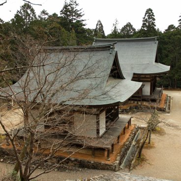 Takao (Kyoto), Godai-do and Bishamon-do pavilions at Jingo-ji temple