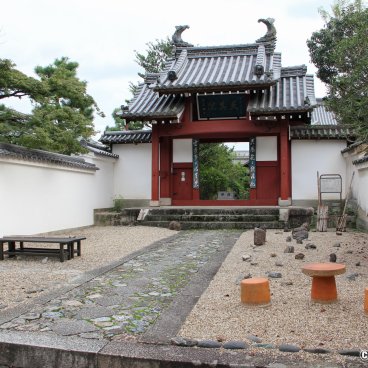 Manpuku-ji (Uji), Manju-in secondary temple gate
