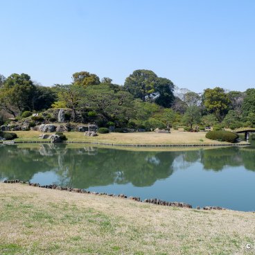 Rikugi-en (Tokyo), Naka-no-shima island of the Japanese garden in early spring