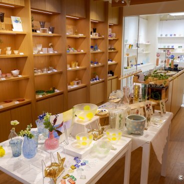 Hakone Crafthouse, Shop selling traditional Japanese crafts objects