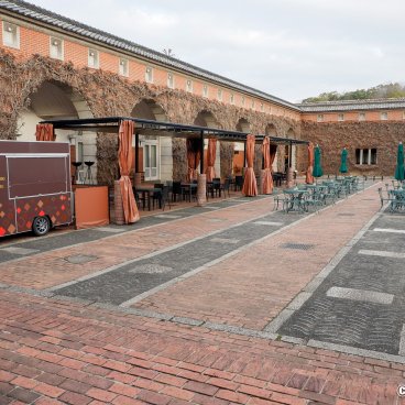 Kurashiki Ivy Square (Okayama), Inner courtyard of the hotel
