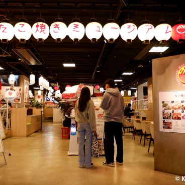 Odaiba Takoyaki Museum (Tokyo), Entrance of the food court