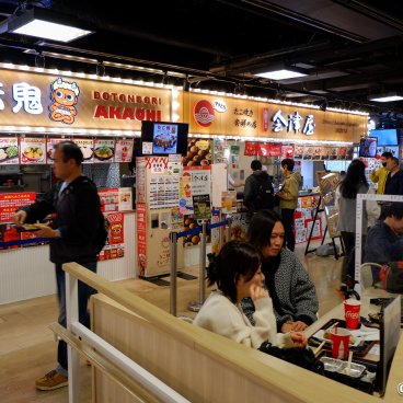 Odaiba Takoyaki Museum (Tokyo), View on the food court and its various shops