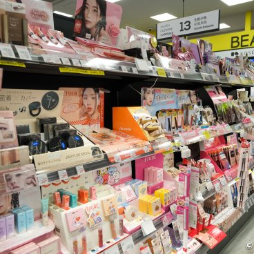 Drugstores and Medicaments in Japan, Cosmetics and make-up shelf