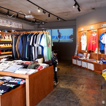 gol. STORE TSUBASA (Tokyo), View on the shop's soccer clothing range 2