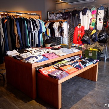 gol. STORE TSUBASA (Tokyo), View on the shop's soccer clothing range 3