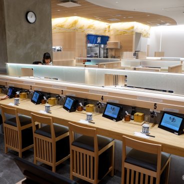 Tokyu Plaza Harajuku (Harakado), Kaiten-zushi-style sushi restaurant