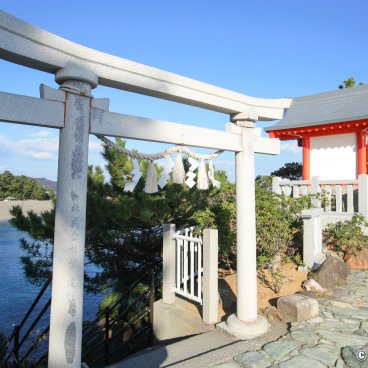 Katsurahama (Kochi), Wadatsumi-jinja at the end of the beach