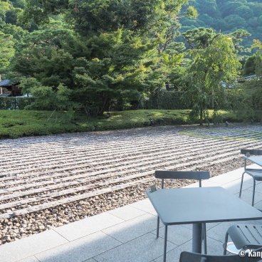 Saga Arashiyama Museum of Arts & Culture (Kyoto), View on the garden from "Omokage Cafe Terrace"