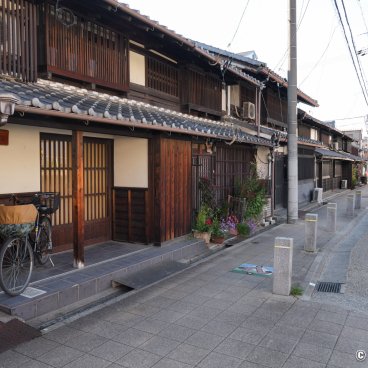 Shike-michi (Nagoya), Street lined with former warehouses and town houses