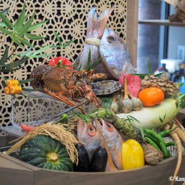 Shinon Washoku Senryu (Osaka), Display of the fresh seasonal ingredients served at the restaurant