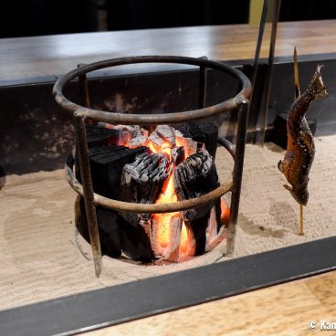 Kagurazaka Irori Yakiniku Gion (Tokyo), Traditional irori hearth for wood coal cooking