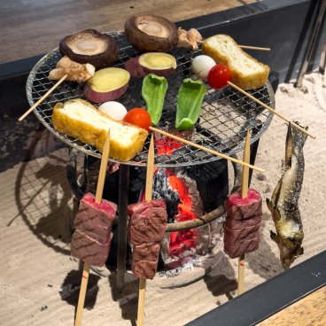 Kagurazaka Irori Yakiniku Gion (Tokyo), Traditional irori hearth for wood coal cooking 2