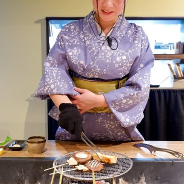 Kagurazaka Irori Yakiniku Gion (Tokyo), Traditional irori hearth for wood coal cooking 3