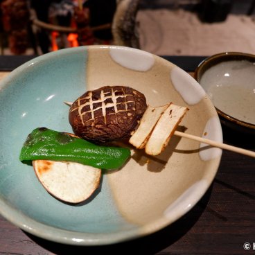 Kagurazaka Irori Yakiniku Gion (Tokyo), Vegetable skewer cooked on an irori hearth