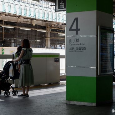 Platform of the Yamanote Line in Tokyo