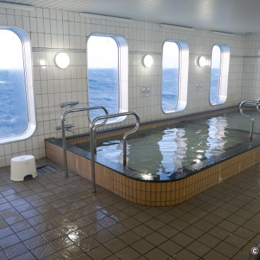 Shin Nihonkai Ferry, Sento shared bath on the Hamanasu (Maizuru-Otaru cruise)