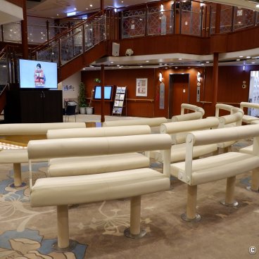 Shin Nihonkai Ferry, Boarding lounge on the Lavender (Niigata-Otaru cruise)