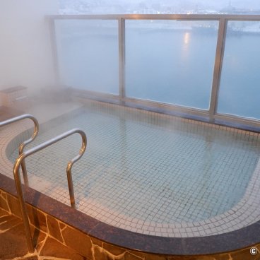 Shin Nihonkai Ferry, Outdoor sento shared bath on the Lavender (Niigata-Otaru cruise)