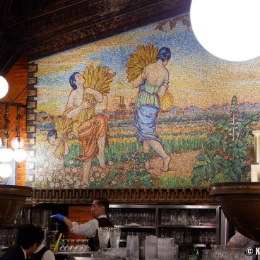 Ginza Lion 7-Chome (Tokyo), Original glass mosaic mural at the beer hall