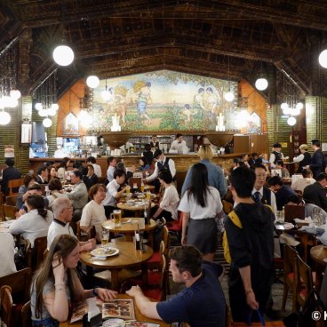 Ginza Lion 7-Chome (Tokyo), Authentic main room of the beer hall