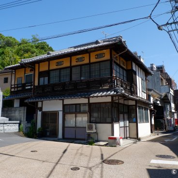 Dogo Onsen (Matsuyama), A street in the heights of Dogo Onsen