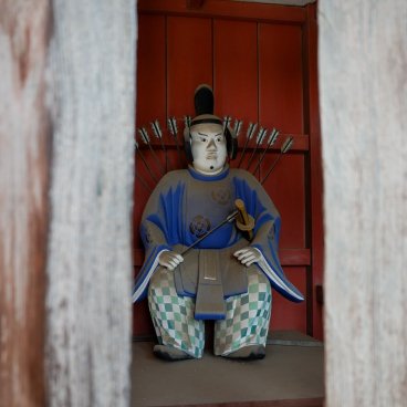 Dogo Onsen (Matsuyama), Isaniwa-jinja shrine's guardian statue