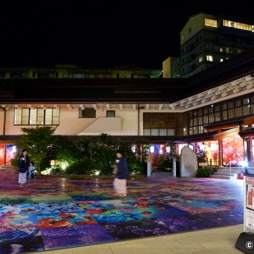 Dogo Onsen (Matsuyama), Plaza between Asuka no Yu and Tsubaki no Yu