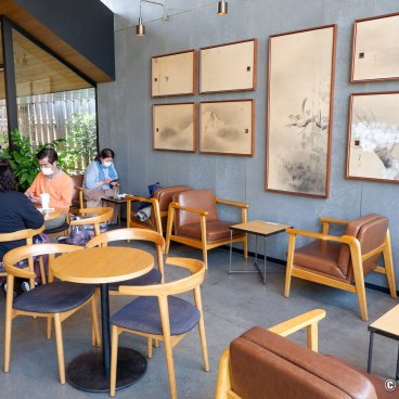 Starbucks Kawagoe Kanetsuki-dori, Seats and tables inside the cafe 2