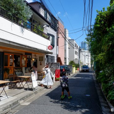 Sunny Hills (Tokyo), Street of Minami-Aoyama neighborhood near the shop