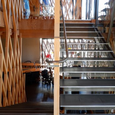 Sunny Hills (Tokyo), Stairway and wood architecture inside the shop