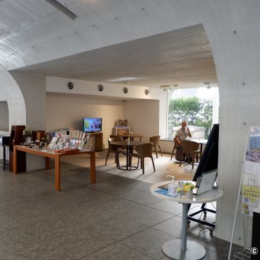 Shinjuku Ruriko-in Byakurenge-do (Tokyo), Ground floor in the Buddhist temple