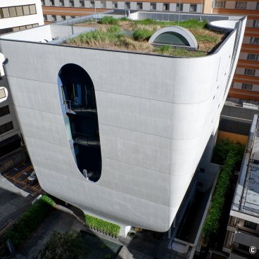 Shinjuku Ruriko-in Byakurenge-do (Tokyo), View on the temple's vertical concrete architecture