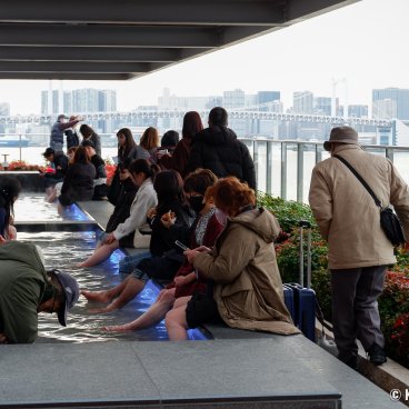 Toyosu Senkyaku Banrai (Tokyo), Senkyaku Banrai Ashiyu Teien foot bath on the rooftop