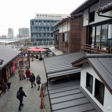 Toyosu Senkyaku Banrai (Tokyo), View on Menuki Odori main street