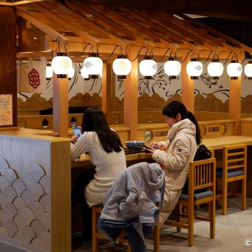 Toyosu Senkyaku Banrai (Tokyo), Restaurant in Mekiki Yokocho