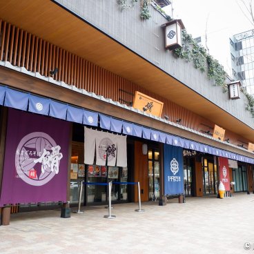 Toyosu Senkyaku Banrai (Tokyo), Restaurant at the market's ground floor