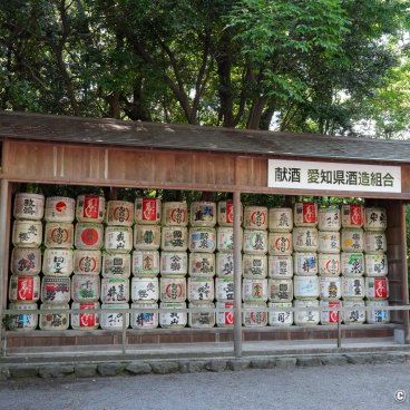 Atsuta-jingu (Nagoya), Nihonshu sake barrels offerings