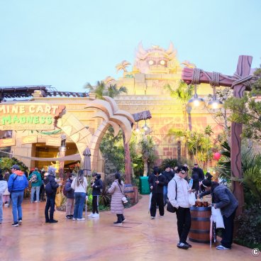 Donkey Kong Country (USJ, Osaka), View on the Golden Temple at nightfall