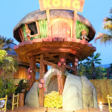 Donkey Kong Country (USJ, Osaka), Kong's cabin at nightfall