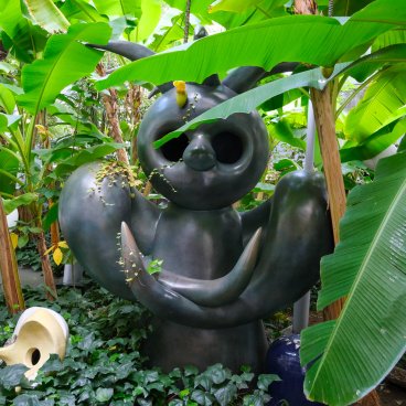 Taro Okamoto Memorial Museum (Tokyo), Sculpture hidden in the vegetation