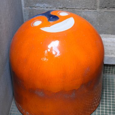 Taro Okamoto Memorial Museum (Tokyo), Smiling face sculpture in the garden