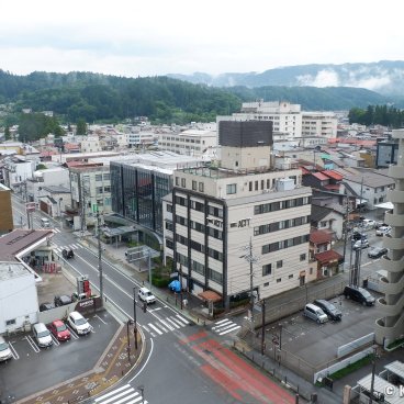 Hida Hanasatonoyu Takayama Ouan, Panoramic view on the city from the hotel's upper floor and onsen