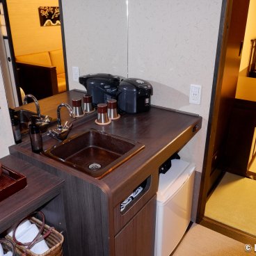 Hida Hanasatonoyu Takayama Ouan, Kitchenette and sink in the Japanese-style Deluxe double room