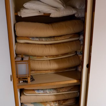 Yamatoya Honten (Matsuyama), Futon closet in the standard room