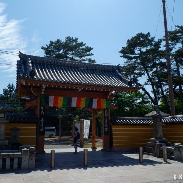Zentsu-ji (Shikoku), Entrance gate to To-in Garan 