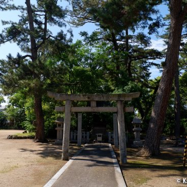 Zentsu-ji (Shikoku), Gyosha-Myojin shrine, To-in Garan enclosure